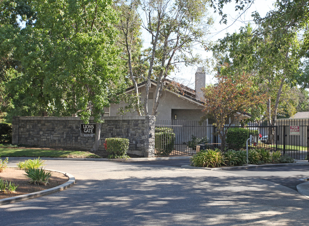 Lions Gate Apartments in Fresno, CA - Building Photo