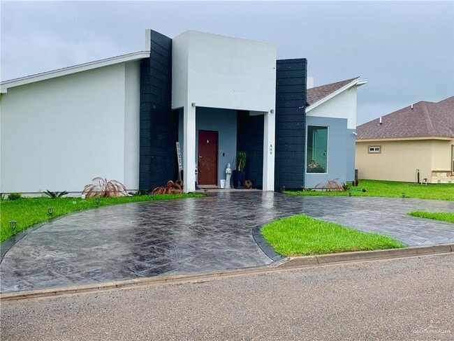 800 New Orleans Cir in Pharr, TX - Building Photo - Building Photo