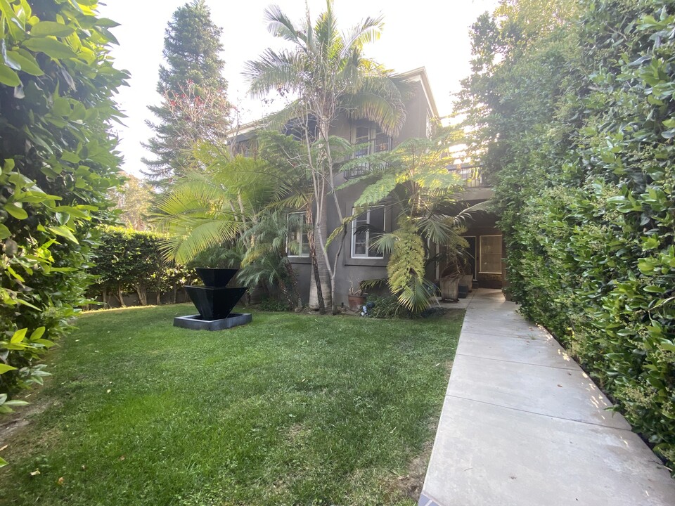 1113 S Citrus Ave in Los Angeles, CA - Building Photo