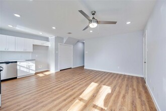 6004 Wedgefield St in Houston, TX - Foto de edificio - Building Photo