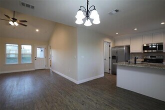 913 N Barrett Ave in Denison, TX - Building Photo - Building Photo