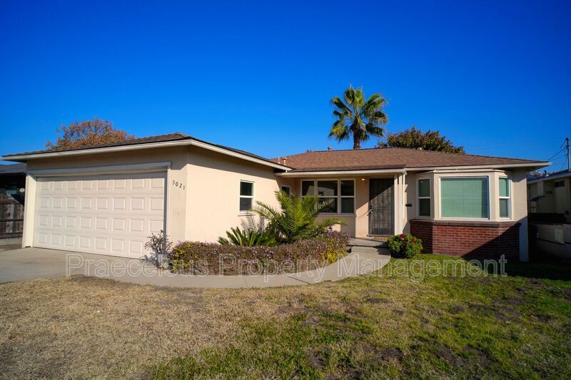 5021 Garfield St in La Mesa, CA - Building Photo