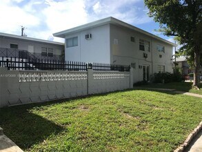 17031 NE 21st Ave in North Miami Beach, FL - Building Photo - Building Photo