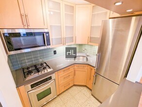30 ROAD, Unit 5E in Queens, NY - Building Photo - Building Photo