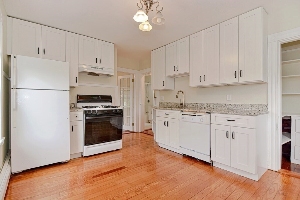 71 W Milton St in Boston, MA - Building Photo