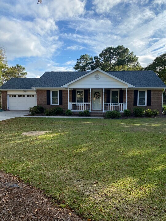 1905 Paulette Rd in Morehead City, NC - Building Photo