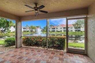 9836 Luna Cir in Naples, FL - Foto de edificio - Building Photo