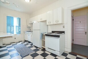 921 Beacon St, Unit 2L in Boston, MA - Building Photo