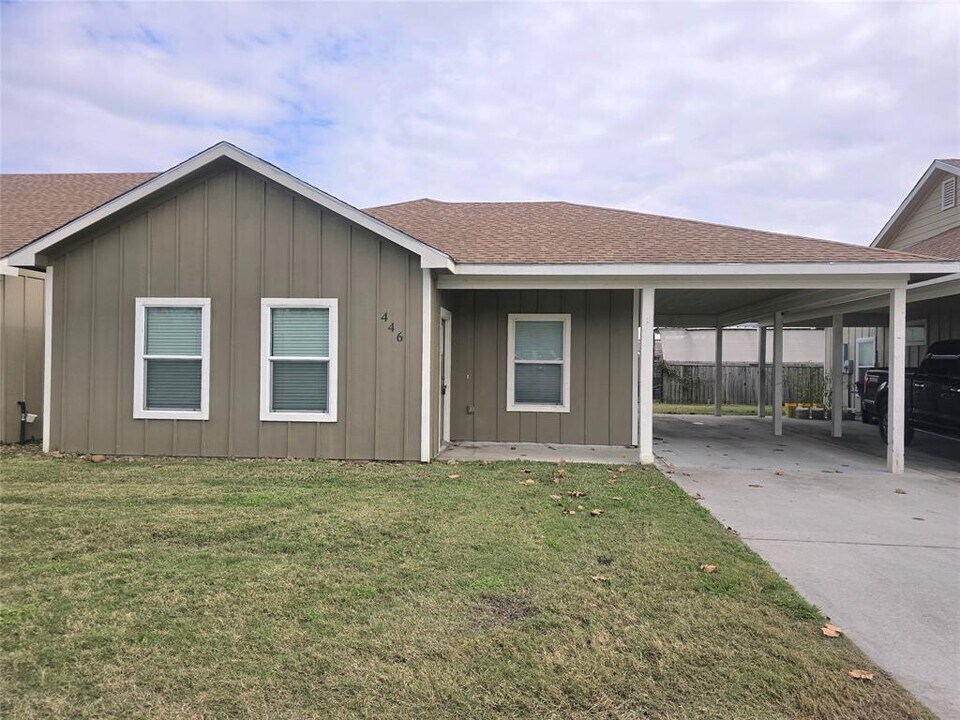 446 Krenek Rd in Crosby, TX - Building Photo