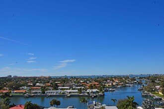 Marina Club Apartment homes in St. Petersburg, FL - Building Photo - Building Photo