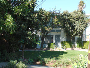 1353-1355 Edgecliffe Dr in Los Angeles, CA - Building Photo - Building Photo