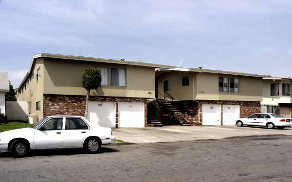 2373-2375 Locust Ave in Long Beach, CA - Building Photo - Building Photo