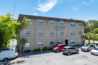 Lakeshore Apartments in St. Petersburg, FL - Building Photo - Building Photo