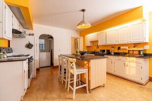 11 Hinckley St, Unit 1 in Somerville, MA - Building Photo