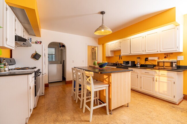 11 Hinckley St, Unit 1