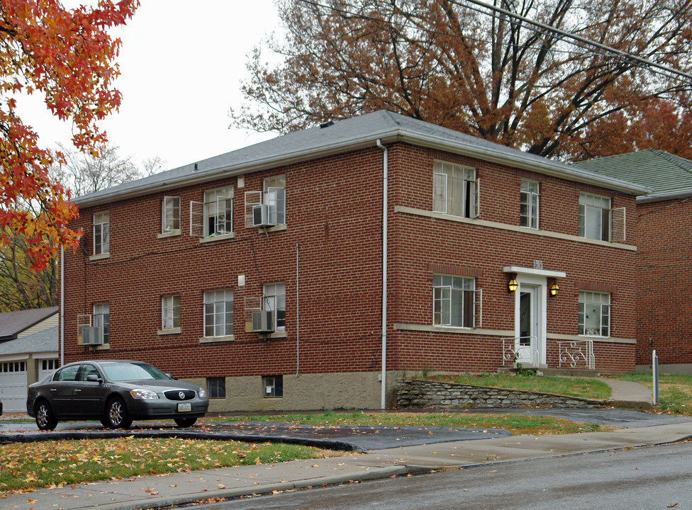 1915 Mears Ave in Cincinnati, OH - Foto de edificio