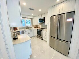 331 Tequesta Dr in Jupiter, FL - Building Photo