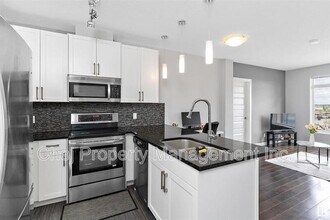 5151 Windermere Blvd in Edmonton, AB - Building Photo - Building Photo