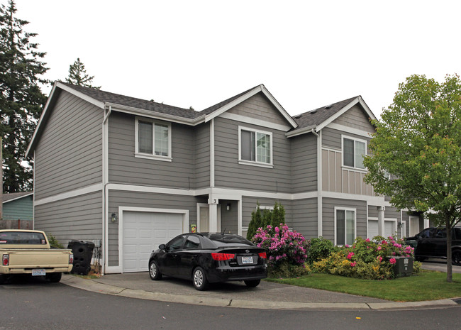 17602 26th Ave E in Spanaway, WA - Foto de edificio - Building Photo