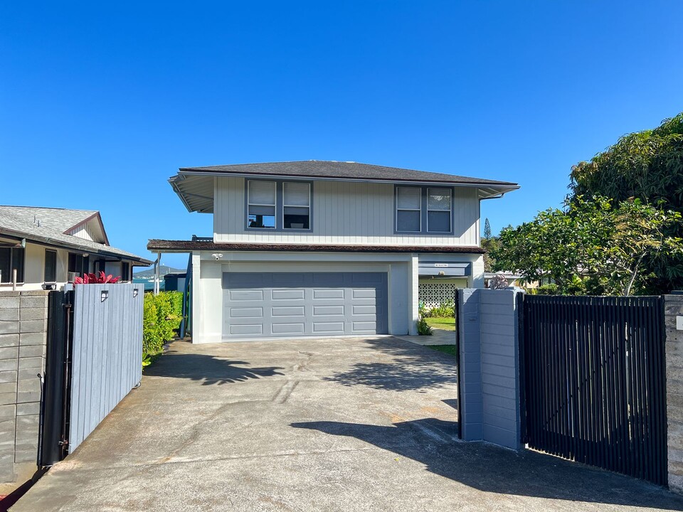 44-221-221 Mikiola Dr in Kaneohe, HI - Building Photo