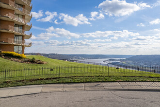 The Ingleside in Cincinnati, OH - Building Photo - Building Photo