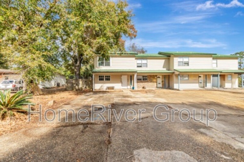 1636 E 1st Ave in Crestview, FL - Building Photo