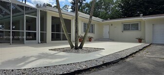 6500 SW 82nd Ave in Miami, FL - Building Photo