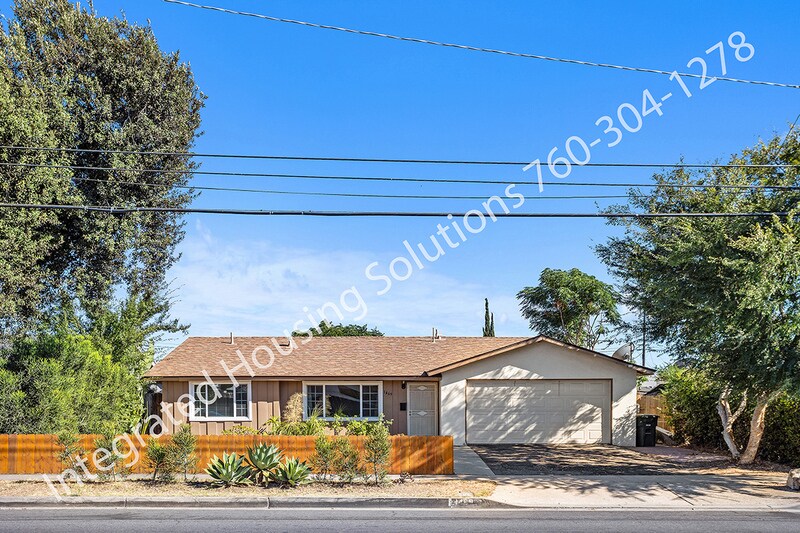 1469 E Mission Ave in Escondido, CA - Building Photo