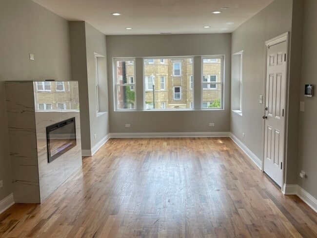 10914 S Vernon Ave in Chicago, IL - Building Photo - Building Photo