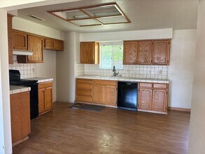 1935 V St in Merced, CA - Building Photo - Building Photo