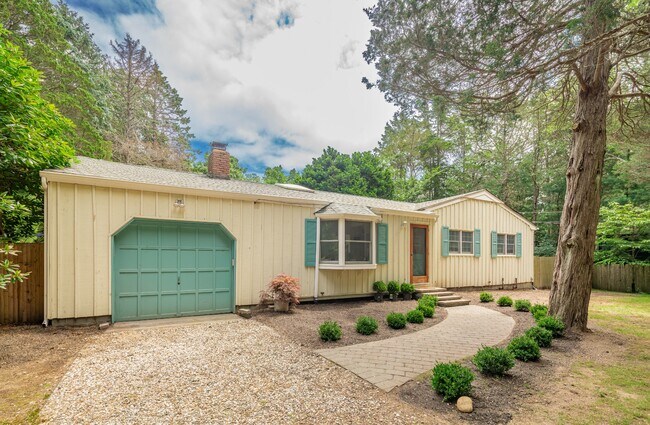 6 Gunpowder Ln in East Hampton, NY - Building Photo - Building Photo