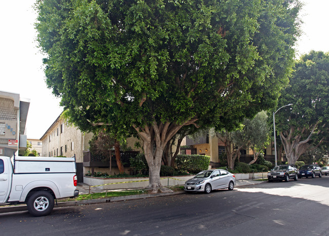 1828-1838 Barry Ave in Los Angeles, CA - Foto de edificio - Building Photo