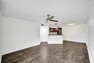 457 Vista Isles Dr in Plantation, FL - Foto de edificio - Building Photo