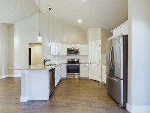 706 CHINKAPIN DR in Fredericksburg, TX - Building Photo - Building Photo