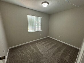 2046 NW 31st Pl in Gainesville, FL - Building Photo - Building Photo