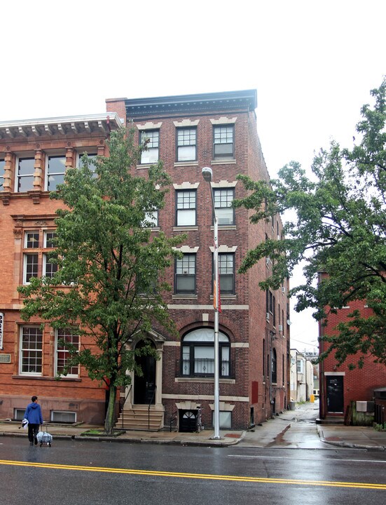 1203 Cathedral St in Baltimore, MD - Building Photo