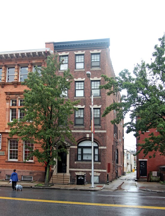 1203 Cathedral St in Baltimore, MD - Foto de edificio