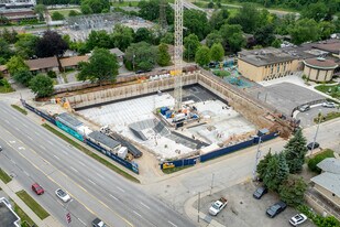 1107A Main St W in Hamilton, ON - Building Photo