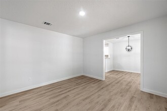 1942 Round Spring Dr in Humble, TX - Building Photo - Building Photo