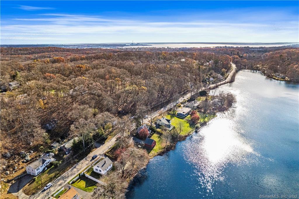 72 Flanders Rd in East Lyme, CT - Building Photo