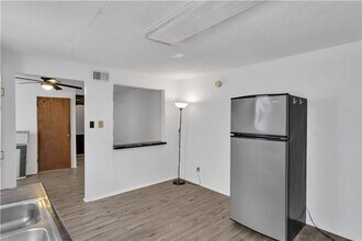 210 Taylor St-Unit -Unit 2 in Pittsburgh, PA - Building Photo - Building Photo