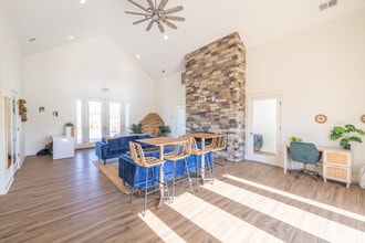 English Commons Apartments in Lynchburg, VA - Building Photo - Lobby