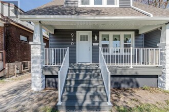 970 Elm Ave in Windsor, ON - Building Photo - Building Photo