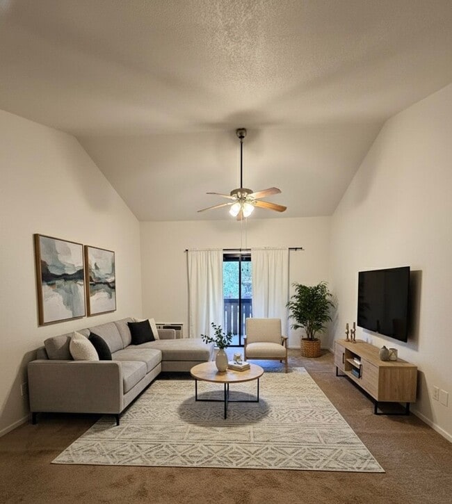 20702 El Toro Rd in Lake Forest, CA - Building Photo - Building Photo