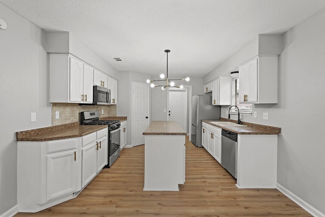 7215 Trogon Ln in Houston, TX - Building Photo