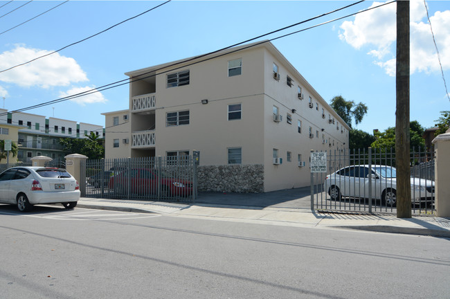 1620 NW 4th St in Miami, FL - Building Photo - Building Photo