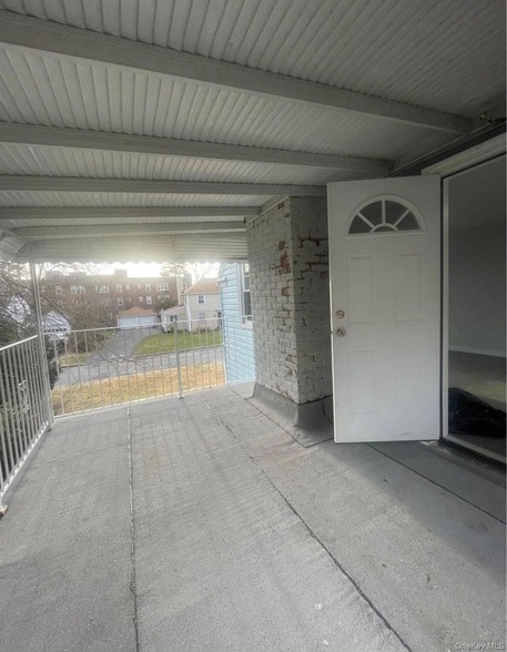 property at 20 Ingraham Ln