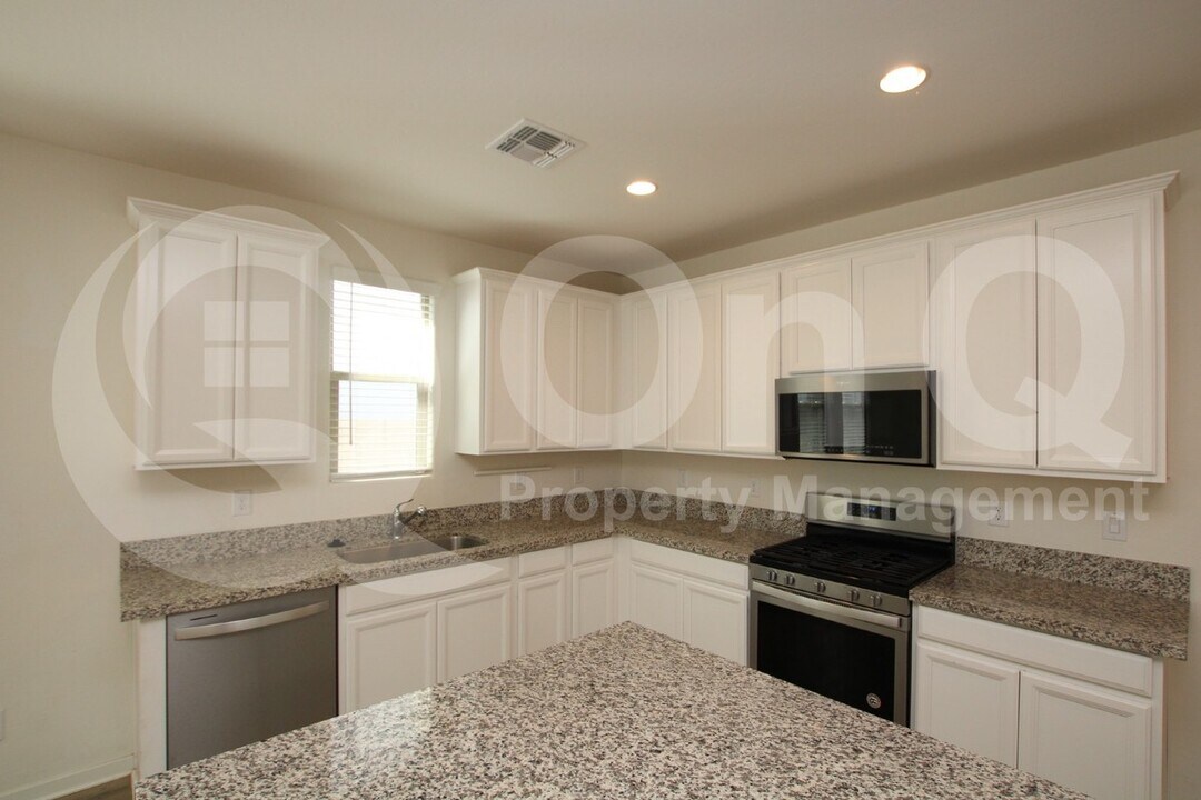 35136 N Magnette Way in Queen Creek, AZ - Building Photo