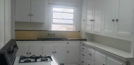 984 W 19th St in San Pedro, CA - Building Photo - Building Photo
