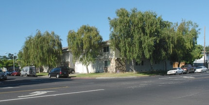 Karyl Apartments in Santa Clara, CA - Foto de edificio - Building Photo